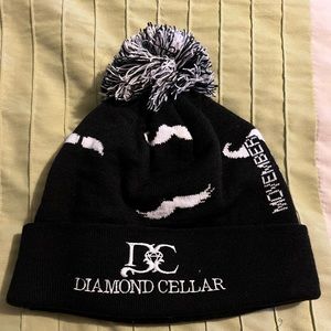 Men’s black beanie